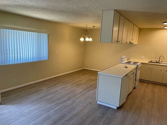 3rd image of 1507 W Barbara Worth Dr #2B-2Ba-905Sqft