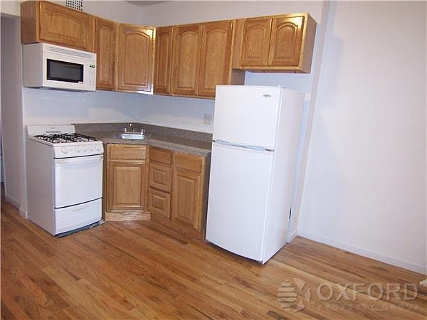2nd image of 445 W 49th St APT 2D
