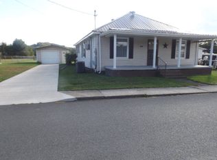 212 Spruce St, Mabscott, WV 25871