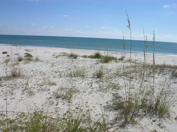 1628 E Gulf Beach Dr, Eastpoint, FL 32328