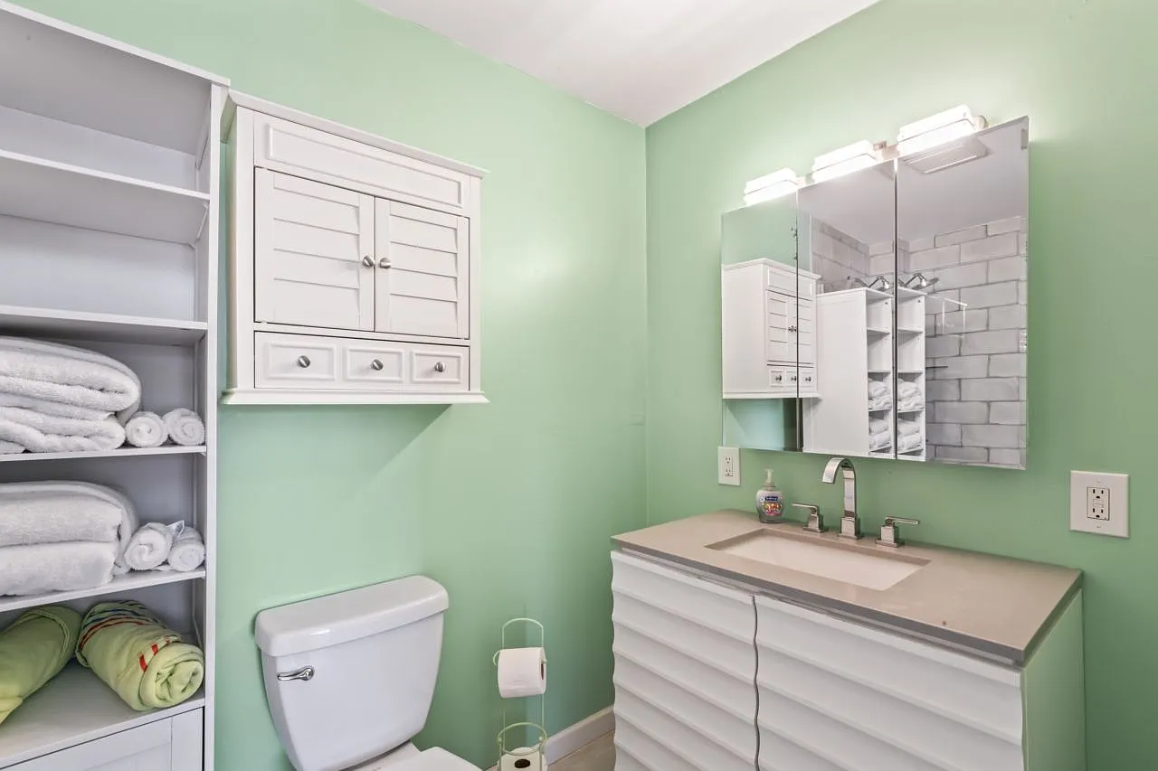 Studio, 350 sqft, $2,200 — Photo 4