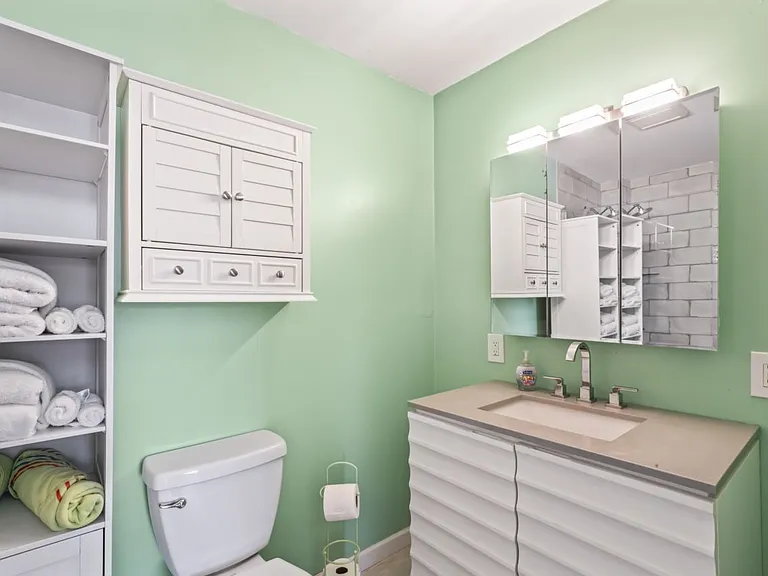 7518 Astor Dr — Photo 4