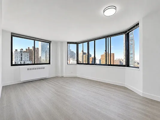 Living room, photo 2