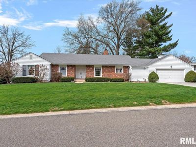 5 Book Ln, Jacksonville, IL, 62650