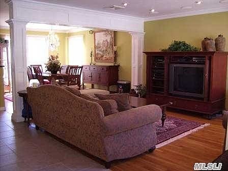 3rd image of 8 Waldo Ave