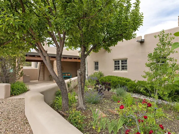 172 Sunflower Dr, Santa Fe, NM 87506