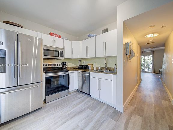 4th image of 635 Euclid Ave APT 227