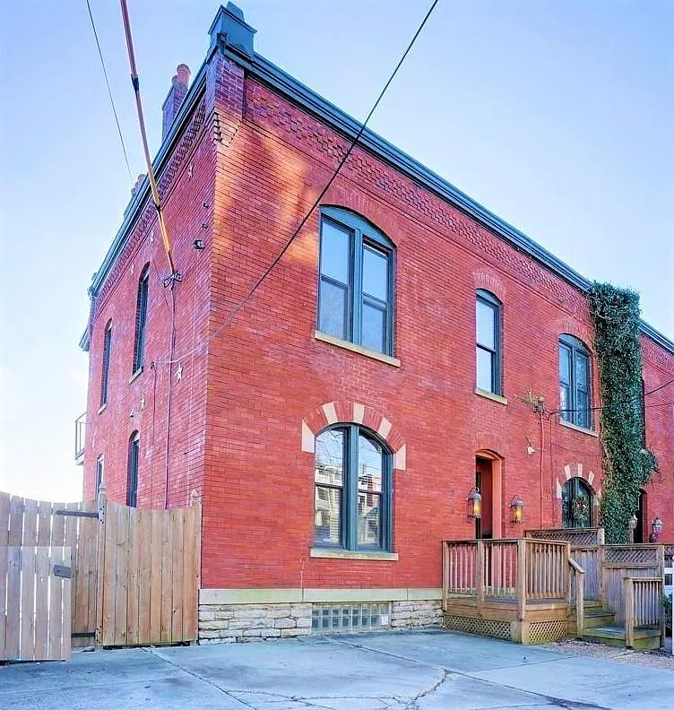 2 bed, 2465 sqft, $3,950 — Photo 1