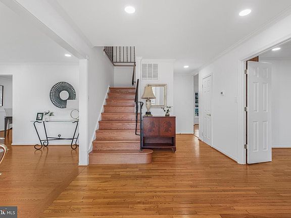 2nd image of 4609 Thornhurst Dr