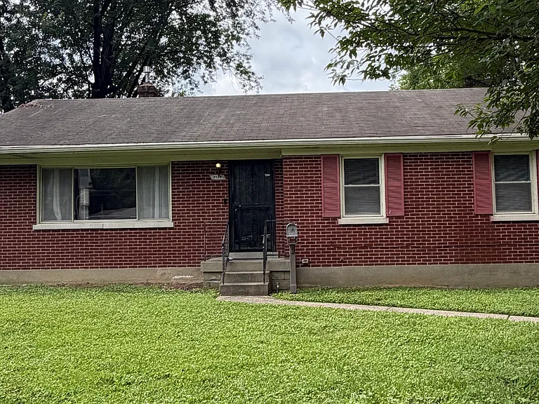 1828 Upper Hunters Trce — Photo 1