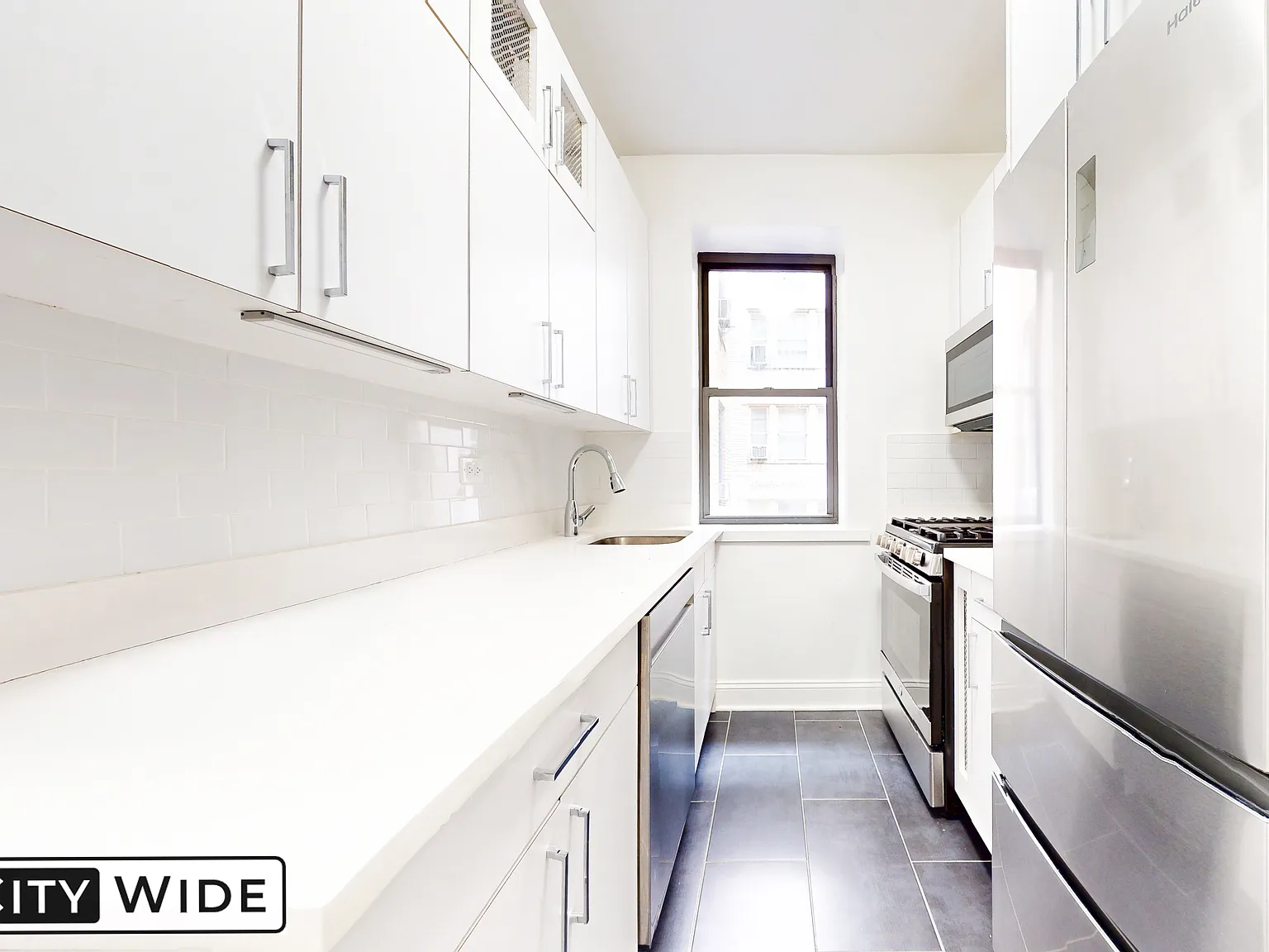 71 West 12th Street — Photo 4