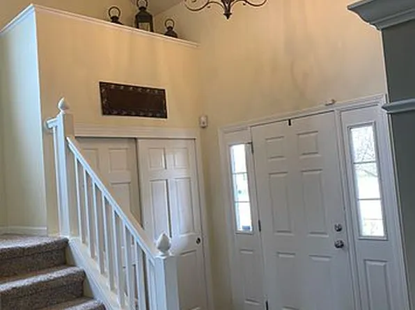 901 N Susan Ct, Elkhorn, WI 53121