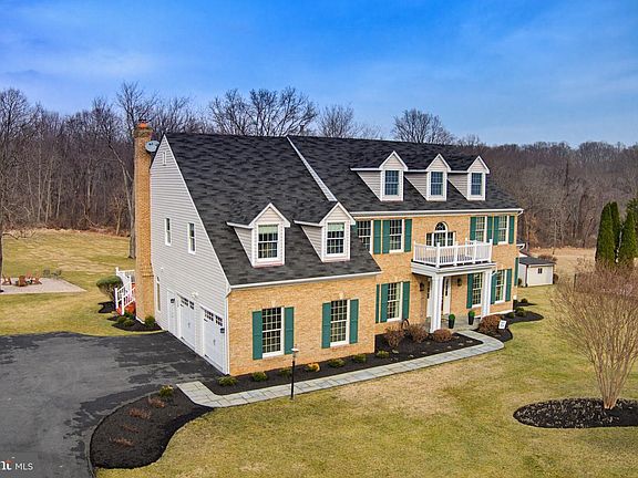 3rd image of 7213 Cliff Pine Dr