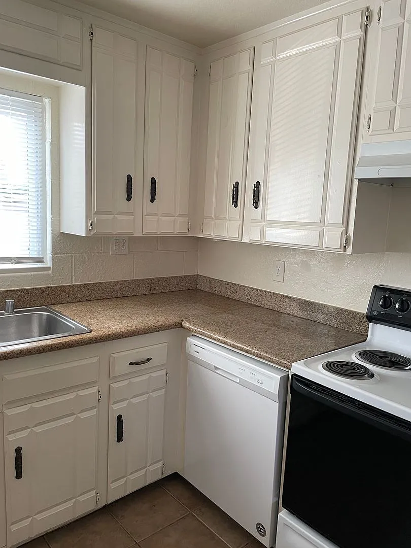 1161 West Street — Photo 4