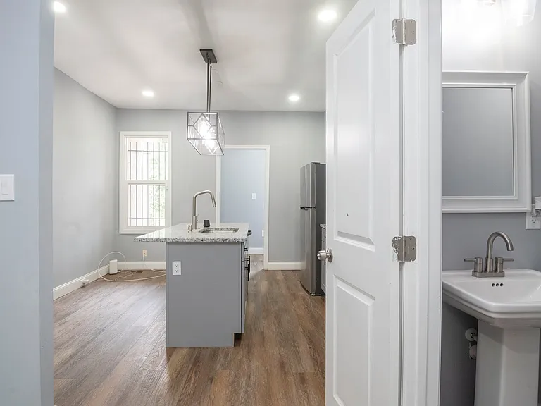 2728 Winchester St — Photo 8