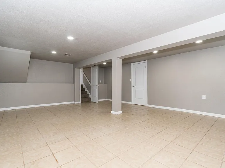6364 NW 49th St — Photo 30