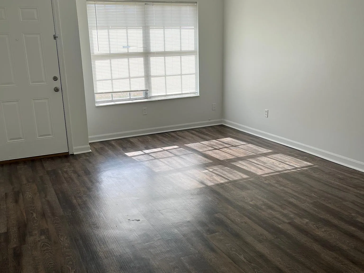 2 bed, 1000 sqft, $1,100 — Photo 2