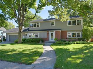 653 Highlandview Dr, West Bend, WI 53095