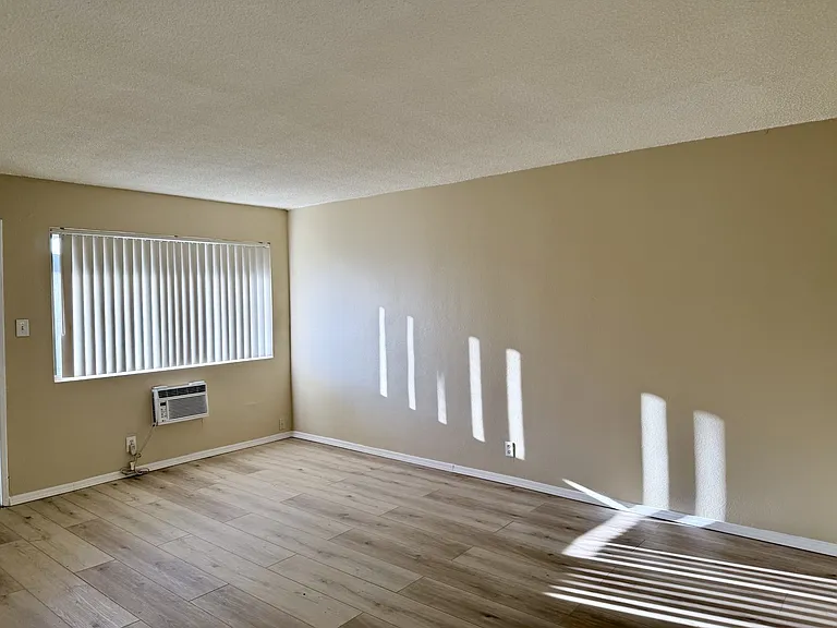 4830 Canoga St #H — Photo 2