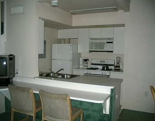 3rd image of 3150 Tamarind Cir #6