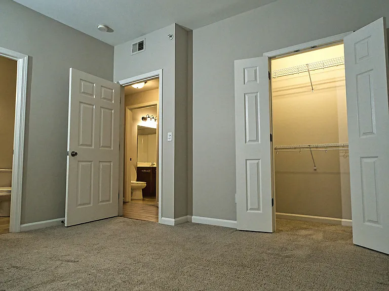 Griffin Gate Apartments — Photo 17