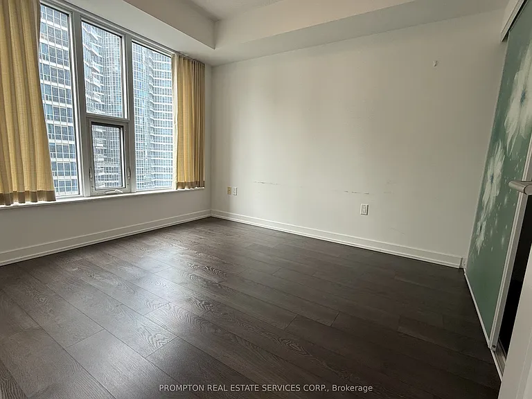 10 York St #2006 — Photo 7