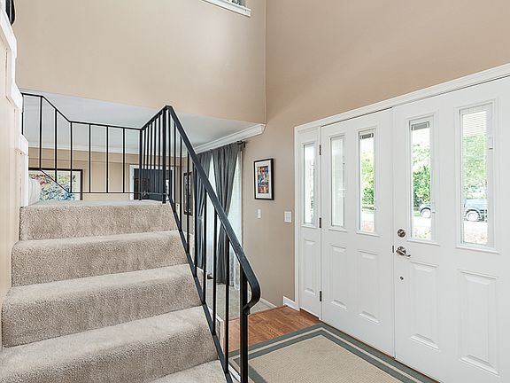 2nd image of 3S131 Bayview Ct