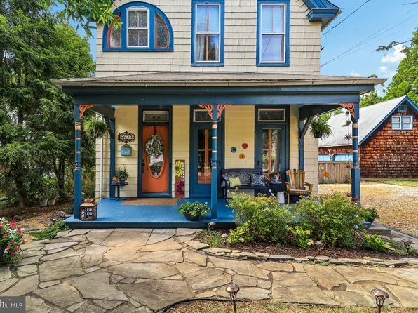 5622 Ruatan St, College Park, MD 20740