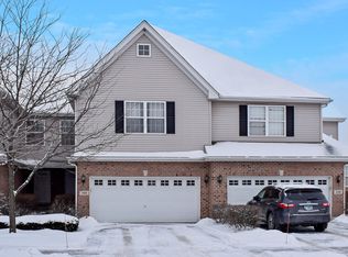 194 N Auburn Hills Ln, Addison, IL 60101