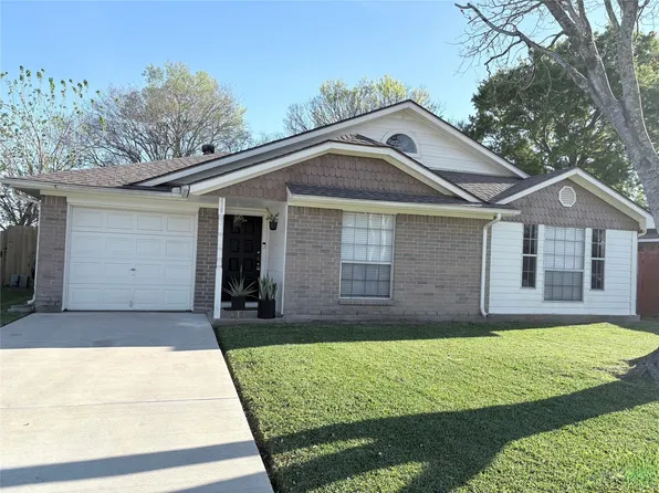 8518 Fairbrook Ln, La Porte, TX 77571