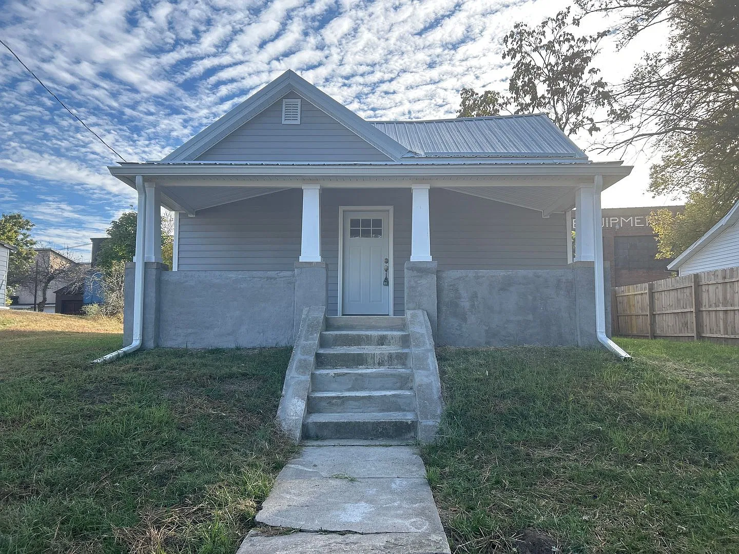 405 S Main St — Photo 1