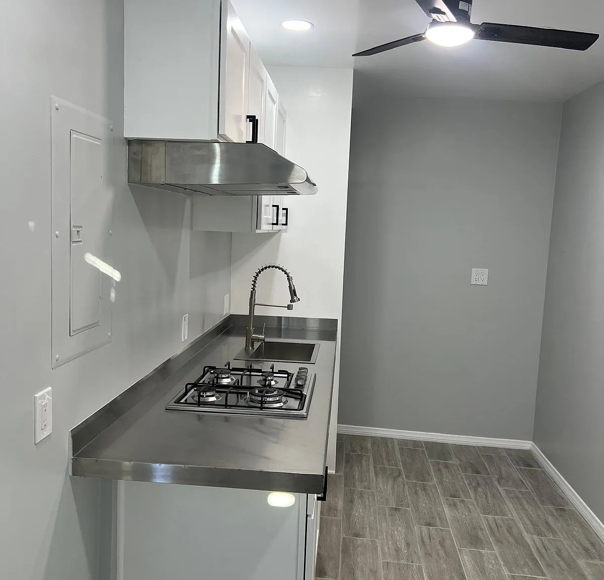 Studio, 390 sqft, $1,560 — Photo 3