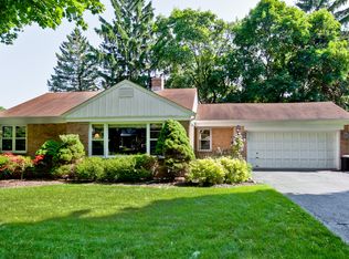 615 E Lincoln Ave, Libertyville, IL 60048