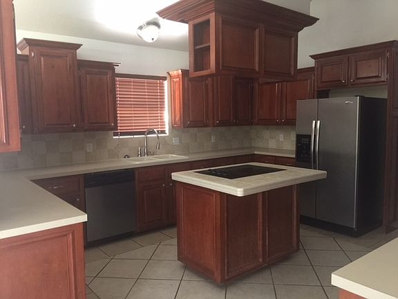 4th image of 3111 NE Mayflower Ave