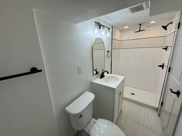 Lower level 3rd FULL bathroom!