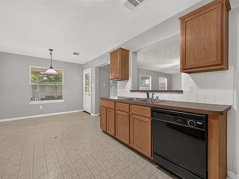 10031 Magnolia Way — Photo 16