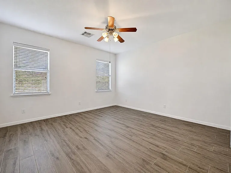31 Hearthwick Rd — Photo 9