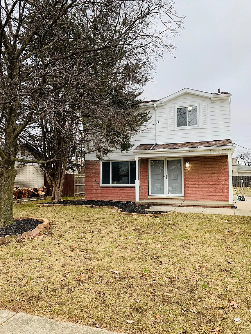 18200 Goldwin St photo 1