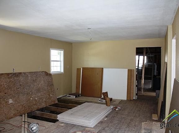 4th image of 15338 Simmons Ln