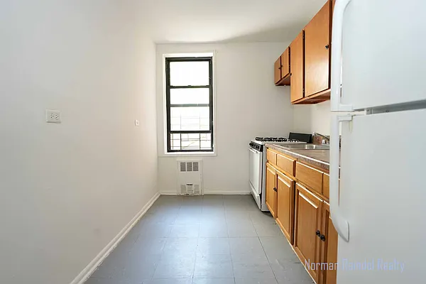 Rented by Norman Raindel, LREB | media 9