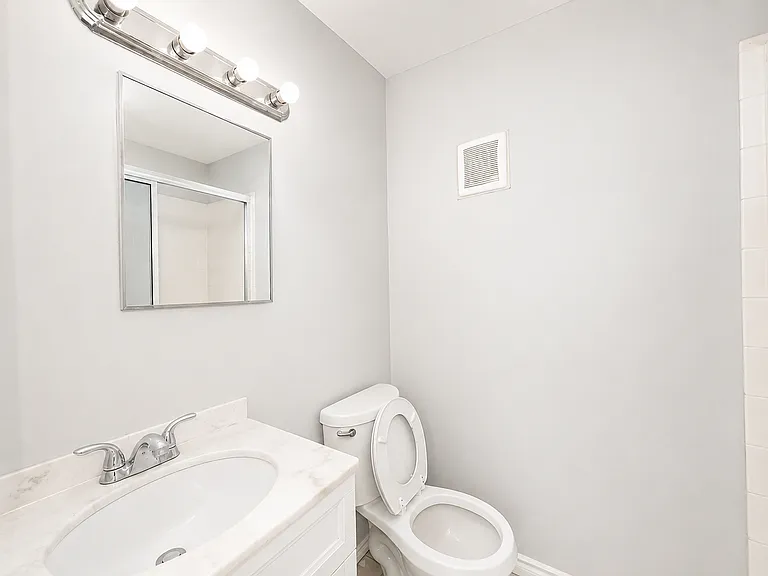 6300 N 11th St #27 — Photo 4