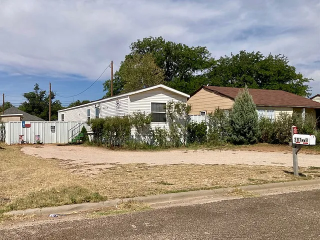 207 NW 9th St
