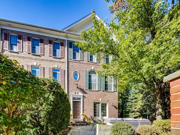 237 Box Car Ave, Naperville, IL 60540
