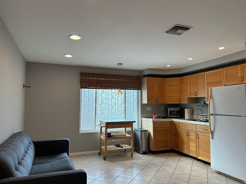 1st image of 9454 Avenida Acero