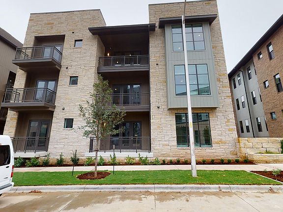 2nd image of 4415 Jackson Ave #4415