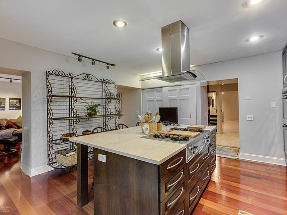 5th image of 929 W Ainslie St APT 3