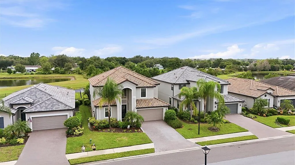 5 bed, 3.0 bath, 3257 sqft, $6,040 — Photo 4