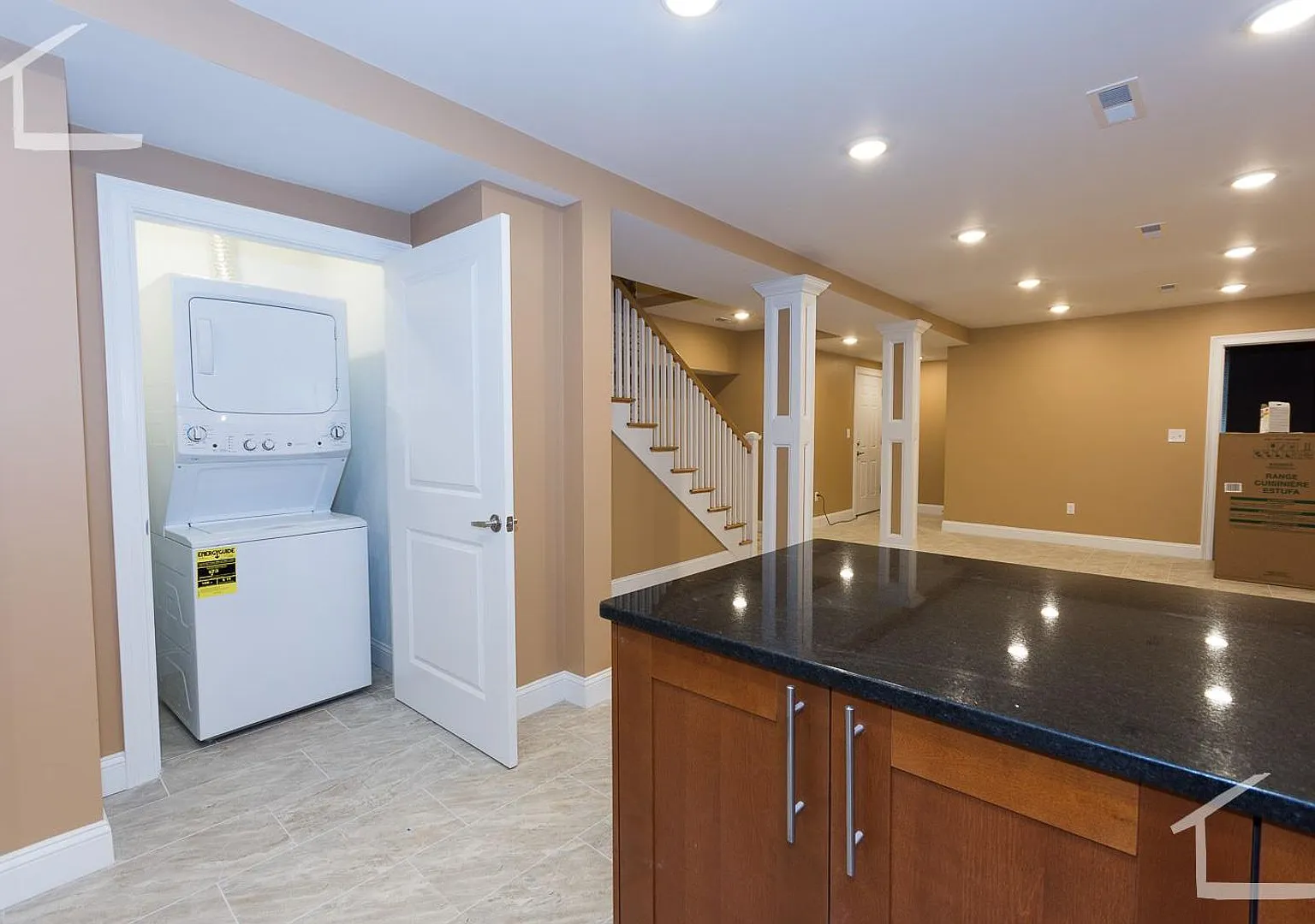 9/1 Renovated 4BR/2BA near Longwood, Fenway, Brookline Vil — Photo 2