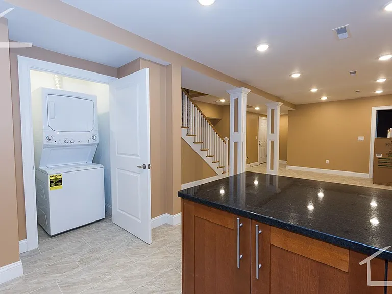 33 Linden St #1 — Photo 2