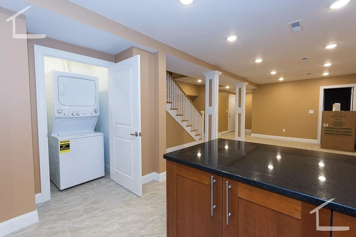 Building Photo - 33 Linden St #1
